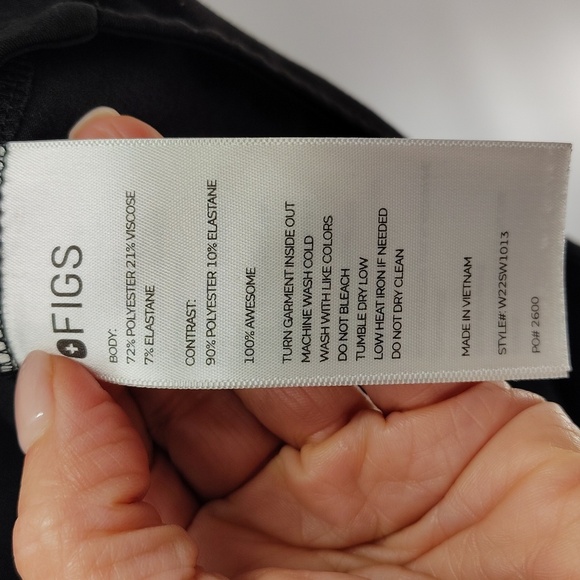 FIGS Technical Collection Size Large Black Button Closure Scrub Top - Picture 4 of 5